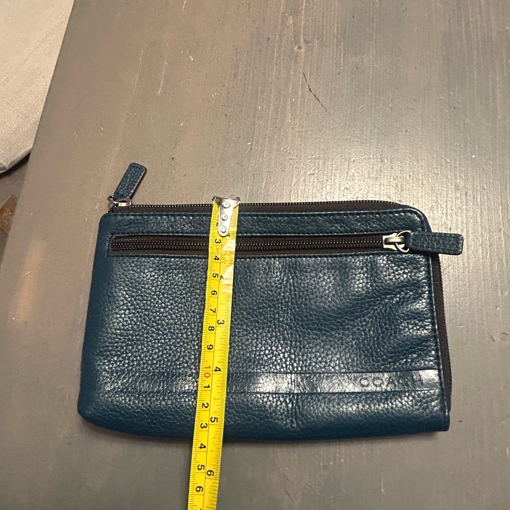 Coach leather zip utility bag
Super nice condition 
Quality made